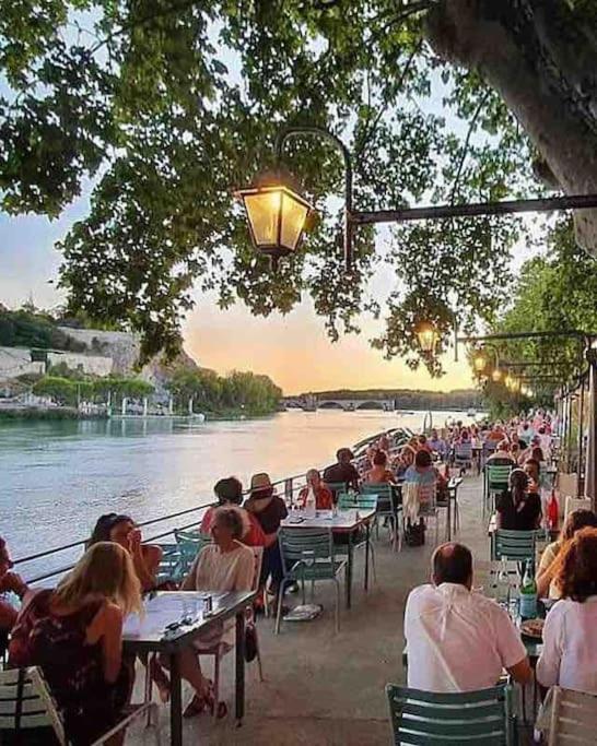 Le Saint-Lazare Appartement Au Calme Intra Muros Avinyon Dış mekan fotoğraf